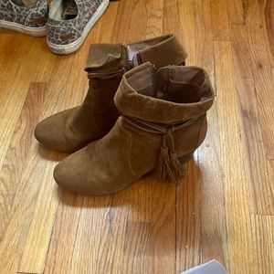 Tassel ankle boot with low heel